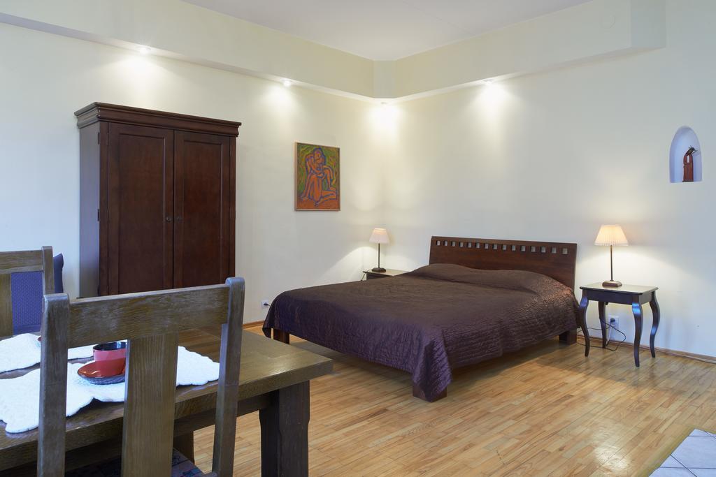 Regina House- Sv. Mikalojaus 13 Apartment Вилнюс Стая снимка