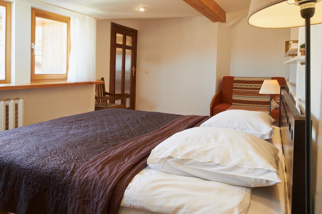 Regina House- Sv. Mikalojaus 13 Apartment Вилнюс Стая снимка