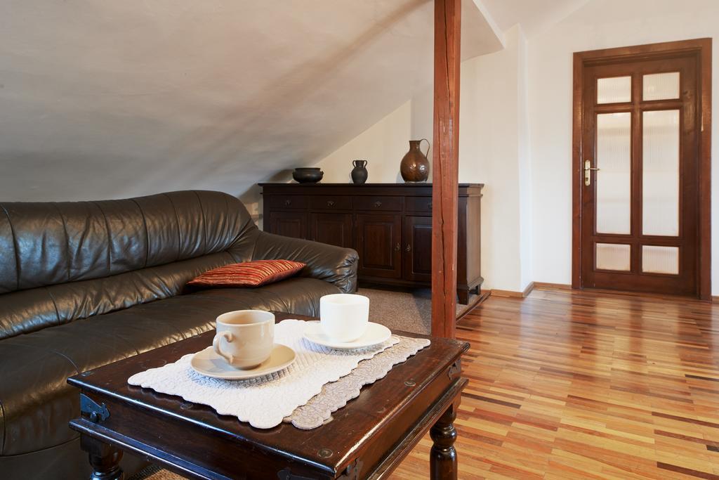 Regina House- Sv. Mikalojaus 13 Apartment Вилнюс Стая снимка