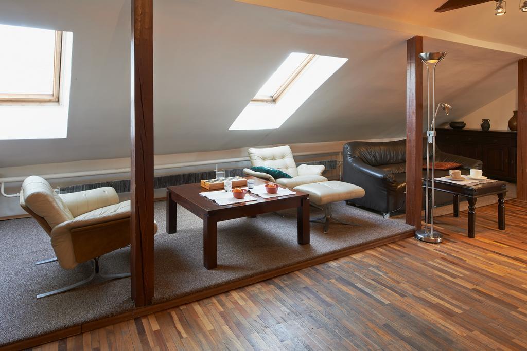 Regina House- Sv. Mikalojaus 13 Apartment Вилнюс Стая снимка